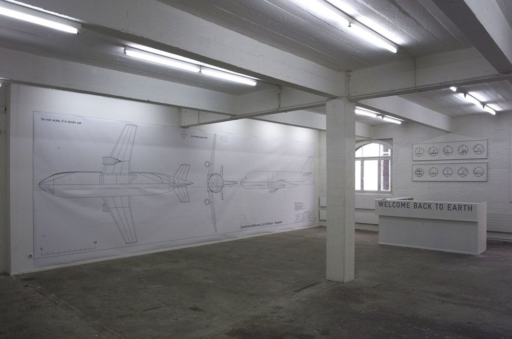 02_Aleksandra_Mir_2003_Ausstellungsansicht_KunstHalle_SanktGallen