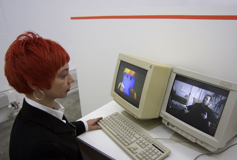 01_Etoy_2002_Ausstellungsansicht_KunstHalle_SanktGallen